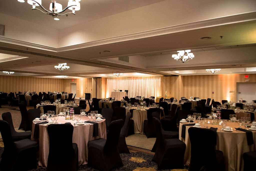 Doubletree By Hilton Hotel Raleigh - Brownstone - University 시설 사진