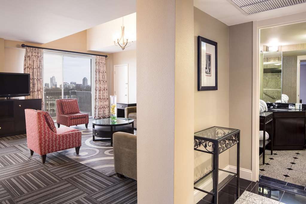 Doubletree By Hilton Hotel Raleigh - Brownstone - University 객실 사진